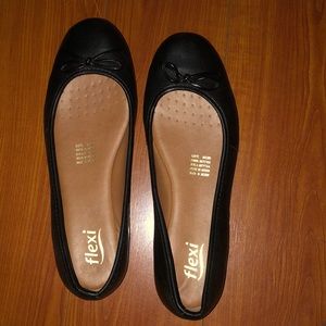 Black flats with a bow. NEVER WORN.